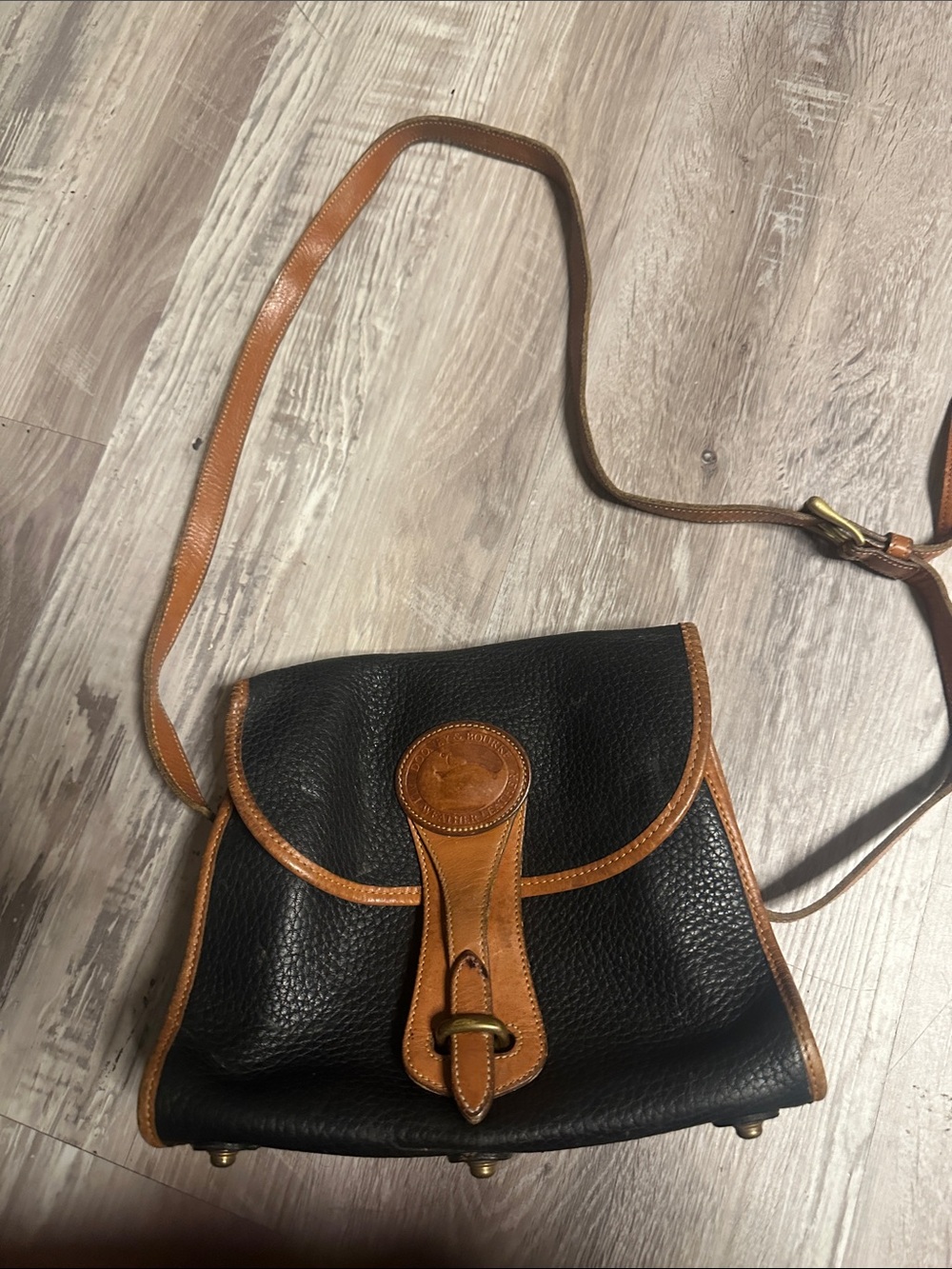 Dooney& Bourkey classic leather blue and tan crossbody purse